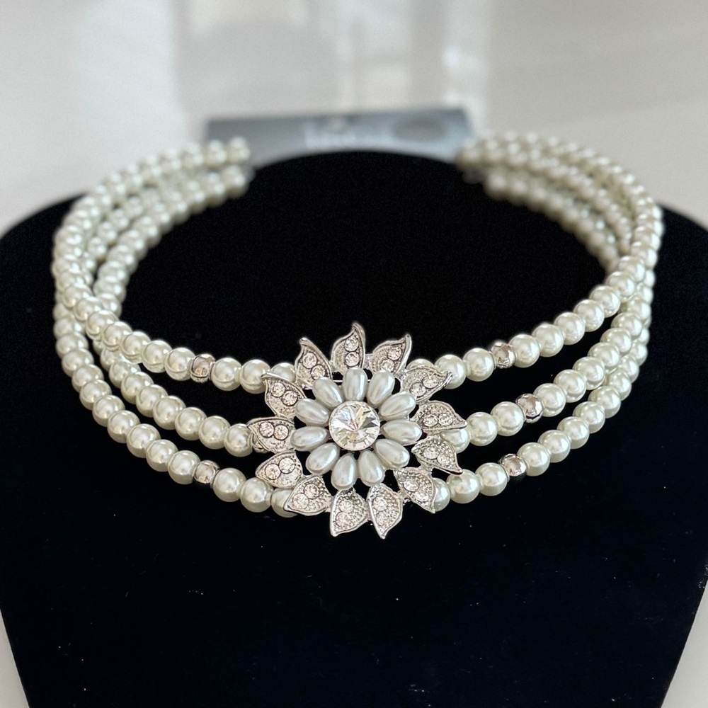 Elegant Faux Pearl and Silver Rhinestone Floral Choker Necklace